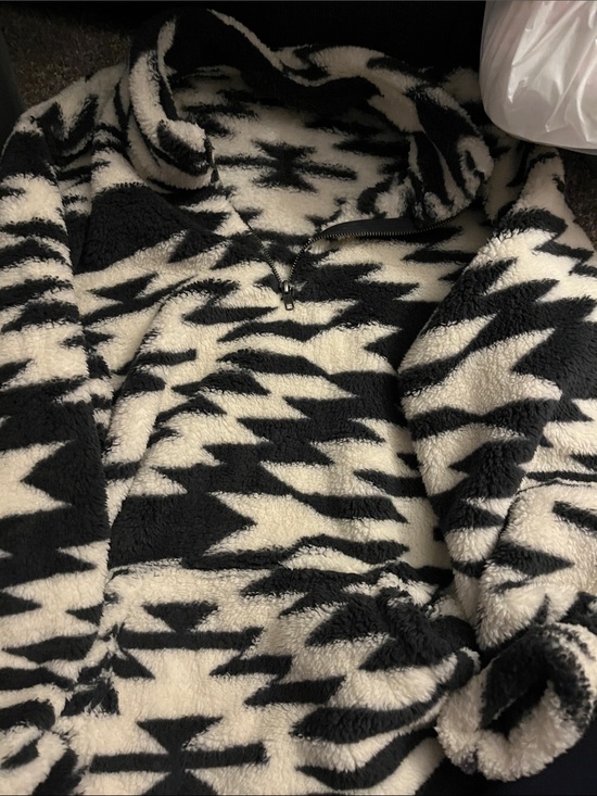 Natural Reflections Jackets & Blazers - Natural Reflections Black and White Fleece Pullover Jacket